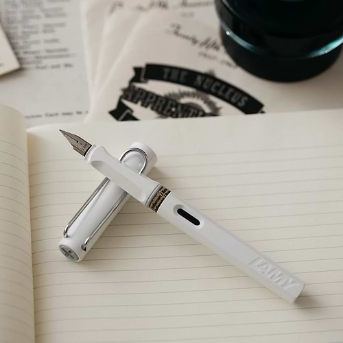 עט LAMY SAFARI Fountain Pen WHITE M