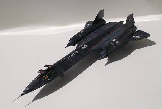 ערכת הרכבה מטוס SR-71 BLACKBIRD  HASEGAWA