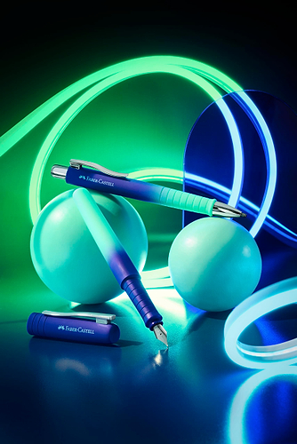 סט מפואר עט נובעת + עט כדורי מבית פאבר קסטל FABER CASTELL POLY BUZZRING BLUE