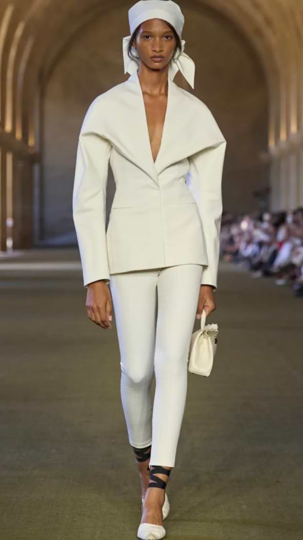 Херсондағы жалаңаш қыздар