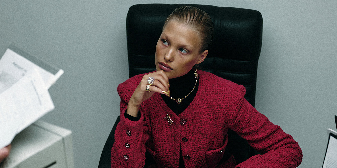 Порно менің ұлыма ұйықтап жатқанда келді; әкесі жұмыста болды.