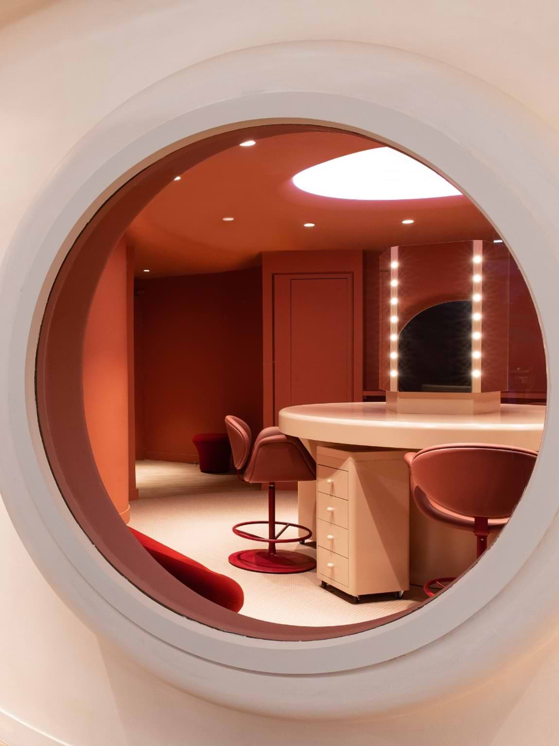 Кейттің жалаңаш кеудесі