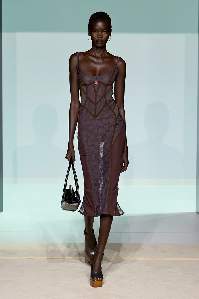 Поршеньі бар әйел