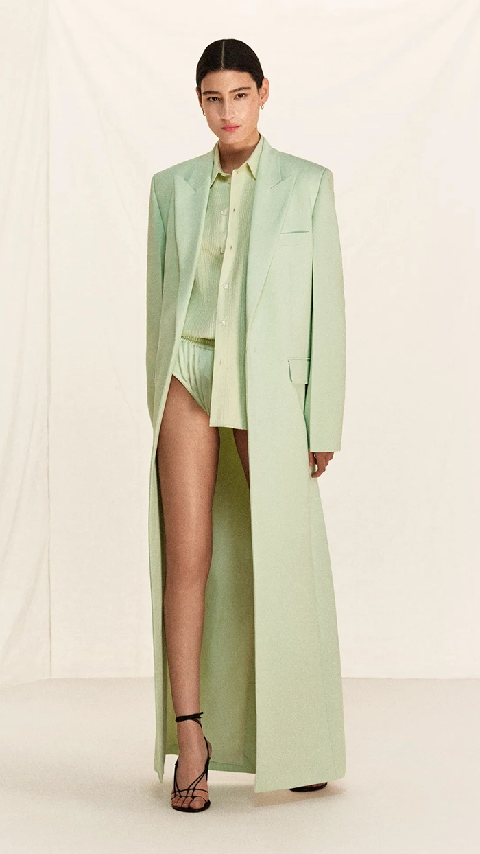 Далада жалаңаш қыз