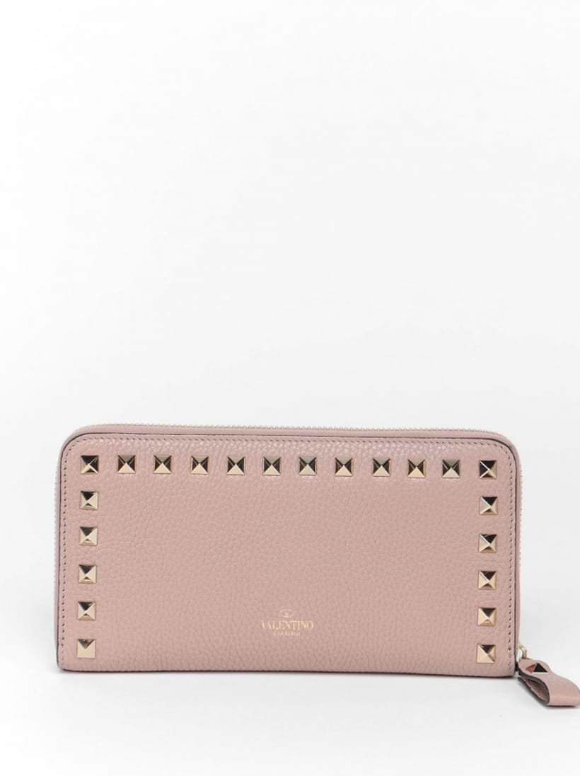 【関税負担】 VALENTINO ROCKSTUD WALLET VALENTINO GARAVANI Rockstud pebbled-leather wallet | THE OUTNET
