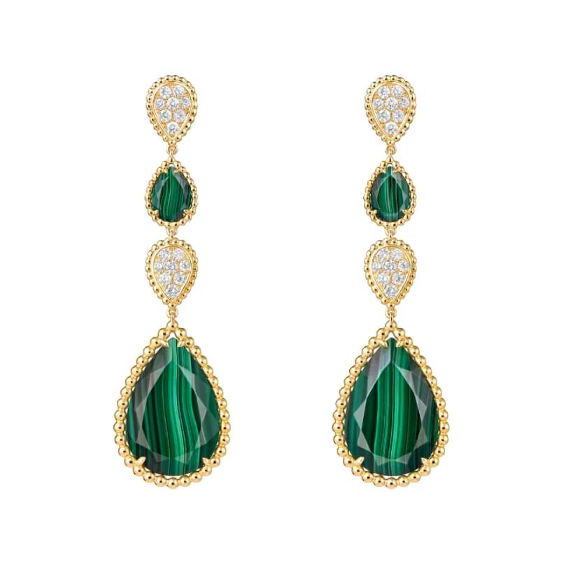 Метрода трусисыз жыпылықтау Шәует пен аяқтың фотосы