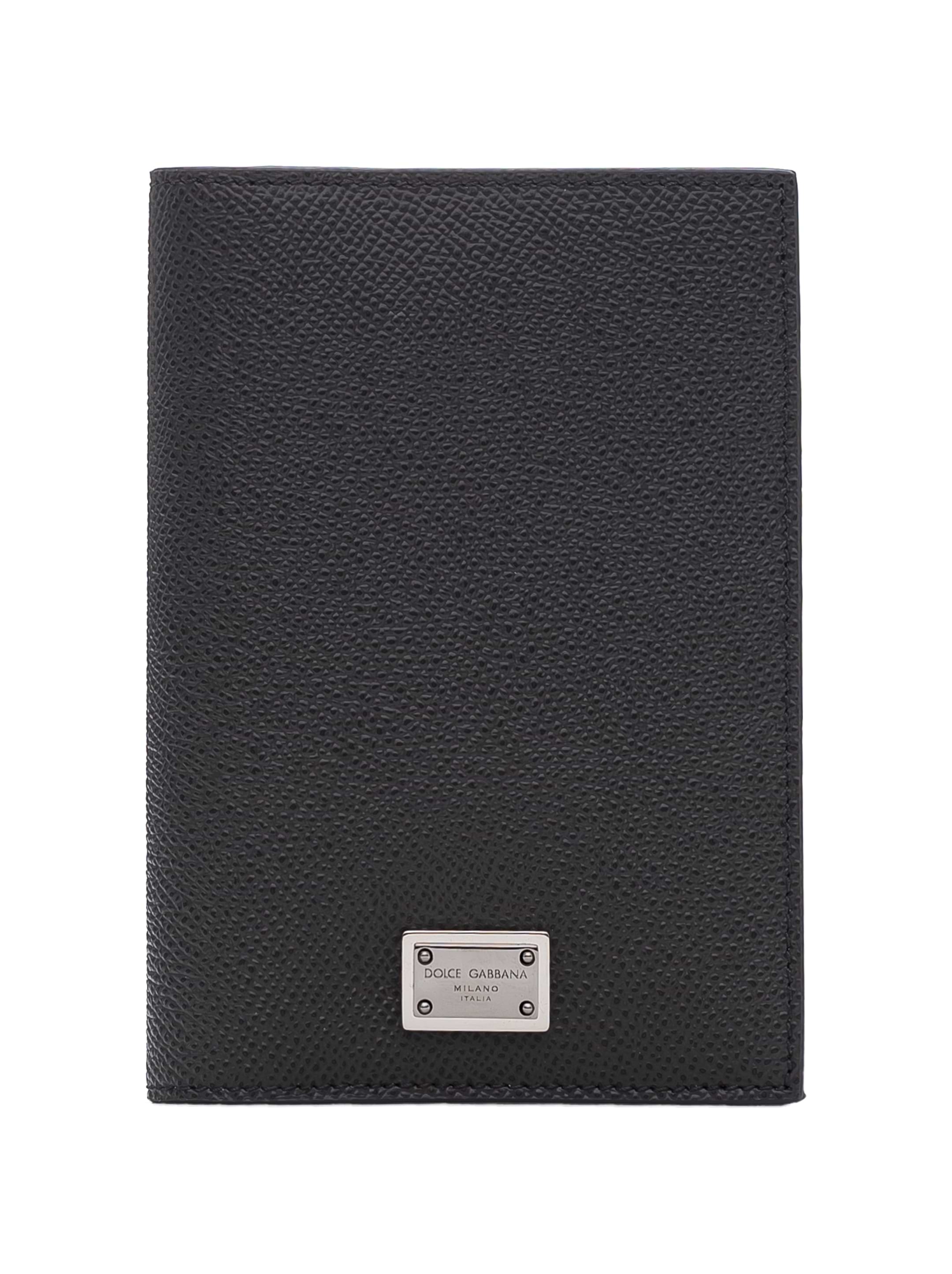 小物 Dolce & Gabbana passport case Calfskin passport holder with logo tag in Black for Men