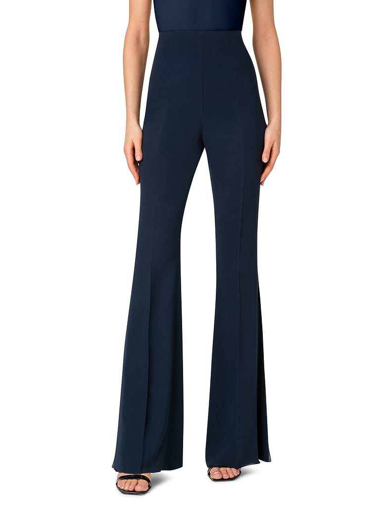 Қасымда әйелім ұйықтап жатқанда, мен үй қызметкерін сиқтым.