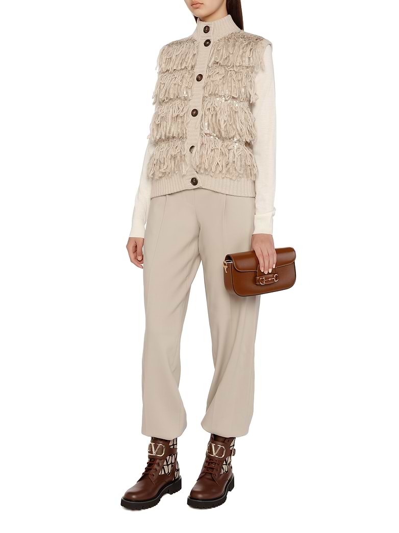 Белдіктері бар жетілген әйелдер Белдіктері бар жетілген әйелдер