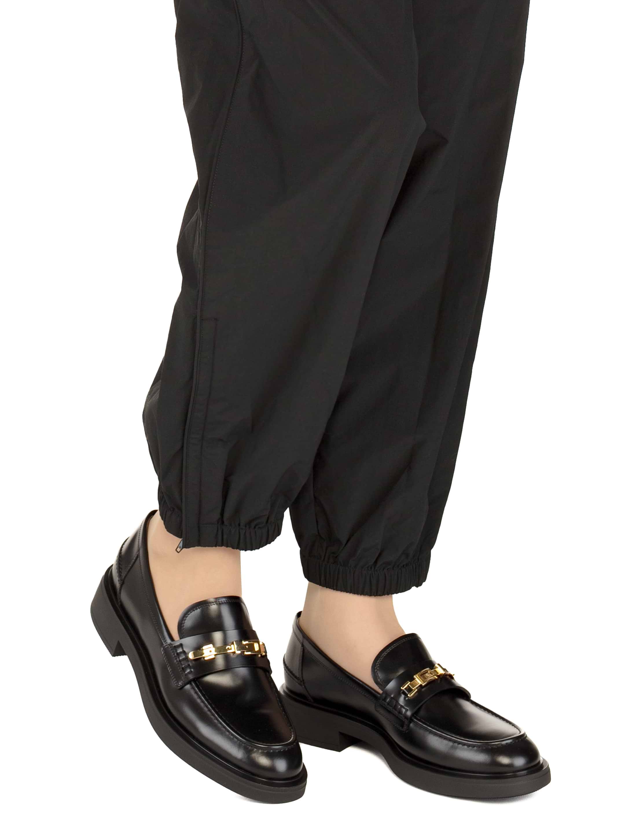 【送料&関税込】Gianvito Rossi Martine Round Toe Loafers Gianvito Rossi Martine Round Toe Loafers | italist