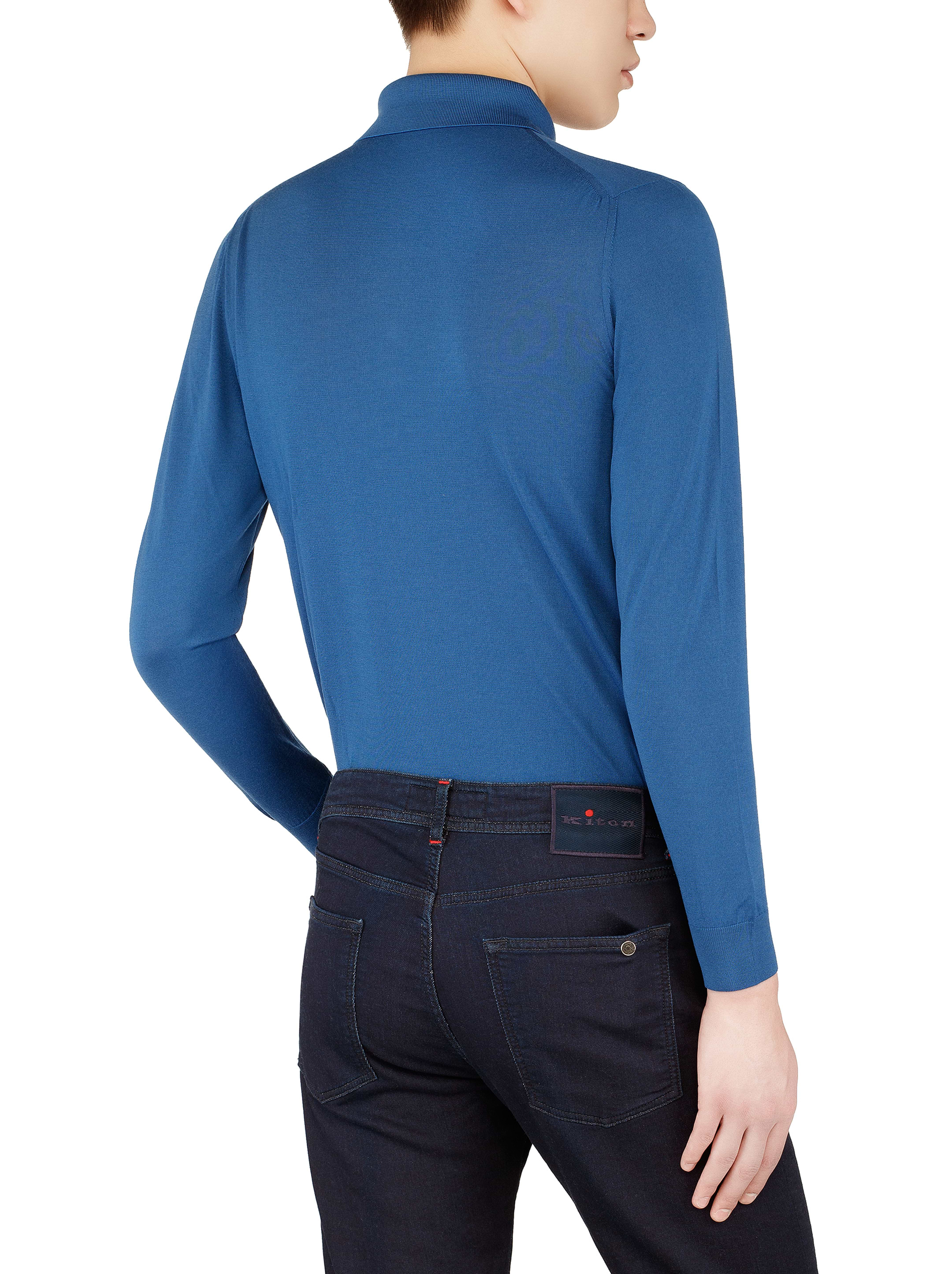 Ер адам әйелді қара еркекті сиқылауға мәжбүрлеген.