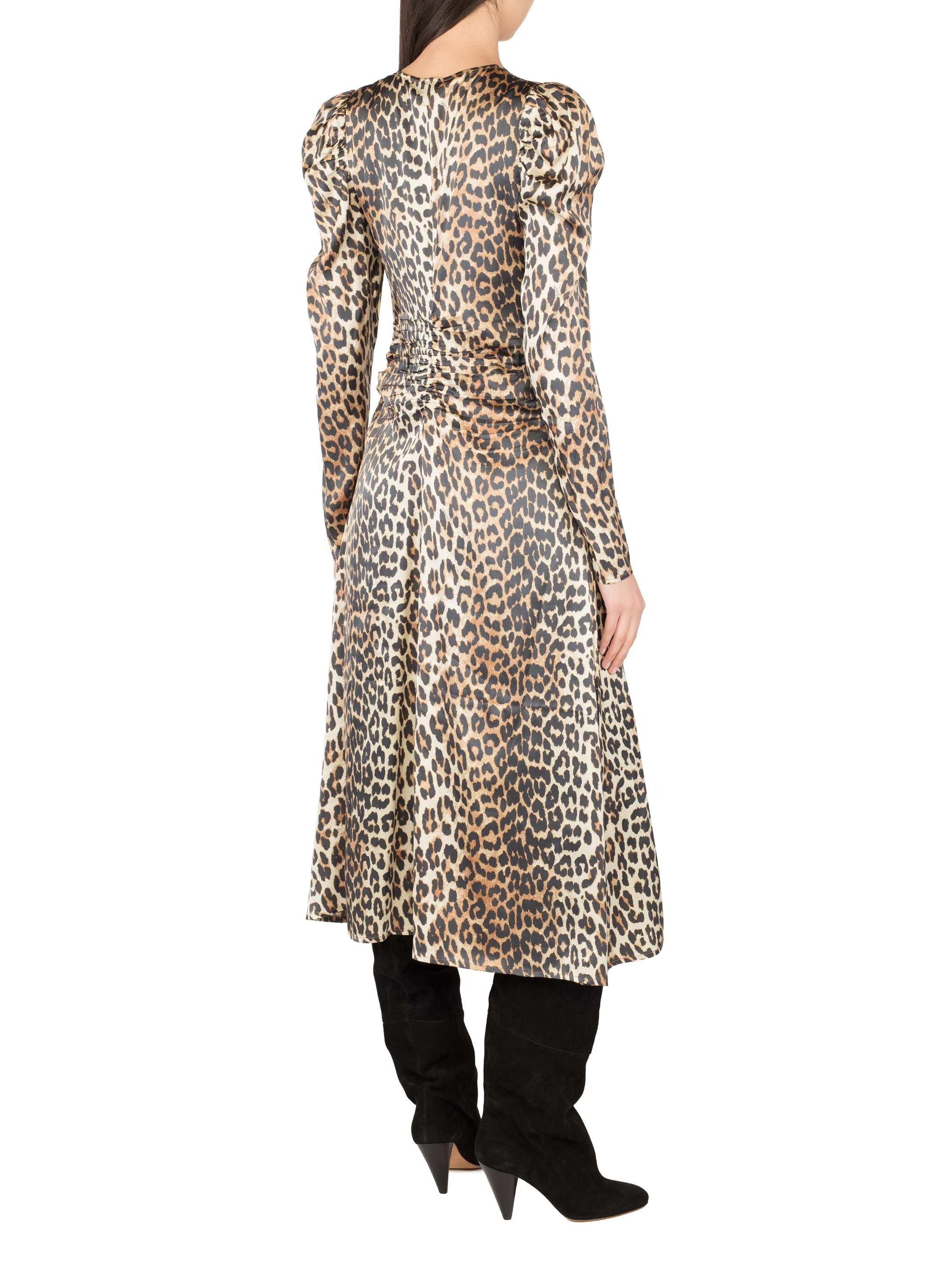 Керемет топтық порно Үлкен кеуделі әйелдер бейнелері