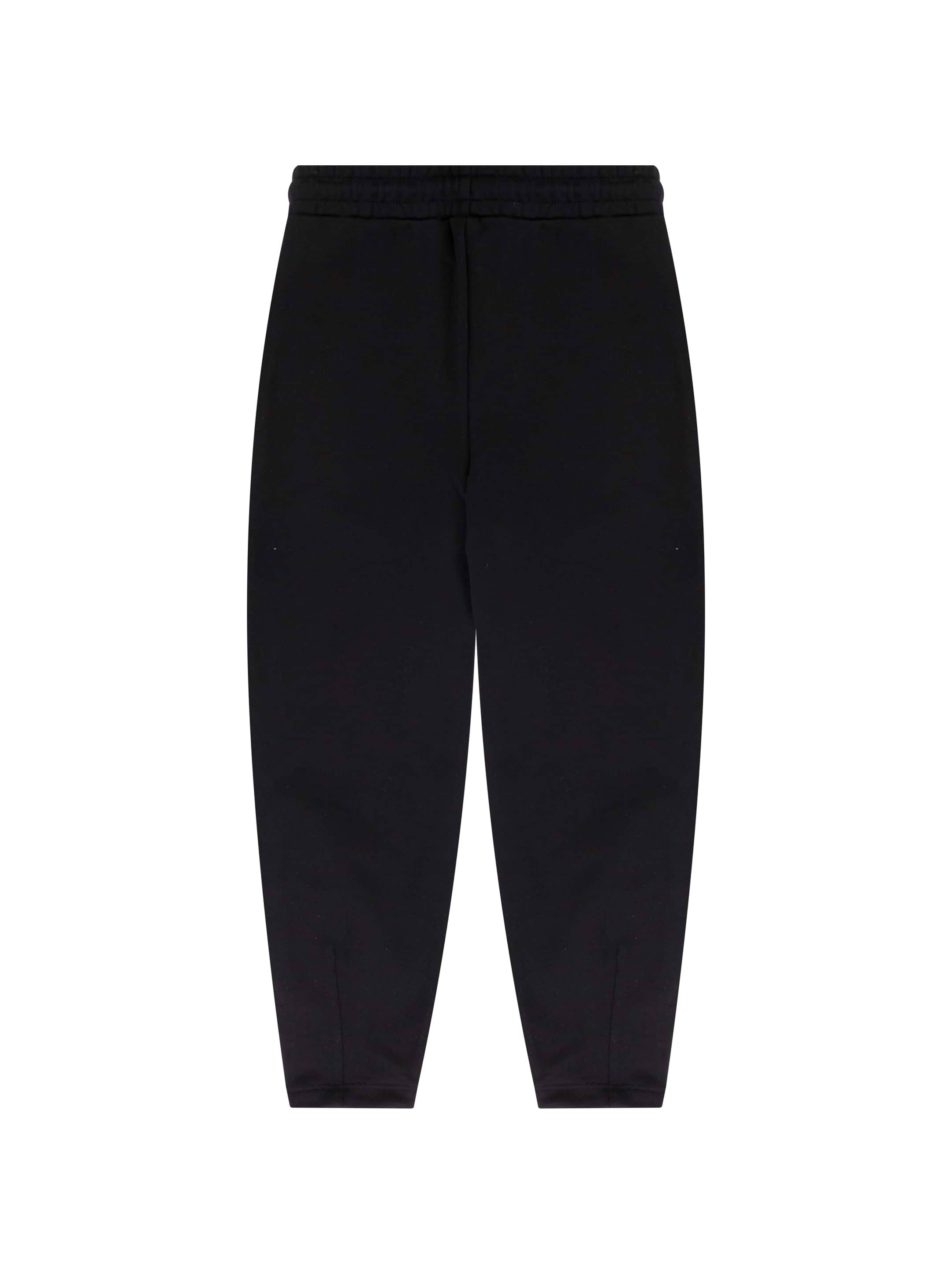 Сексуалды сәби Ева агрессивті жыныстық қатынасқа түседі