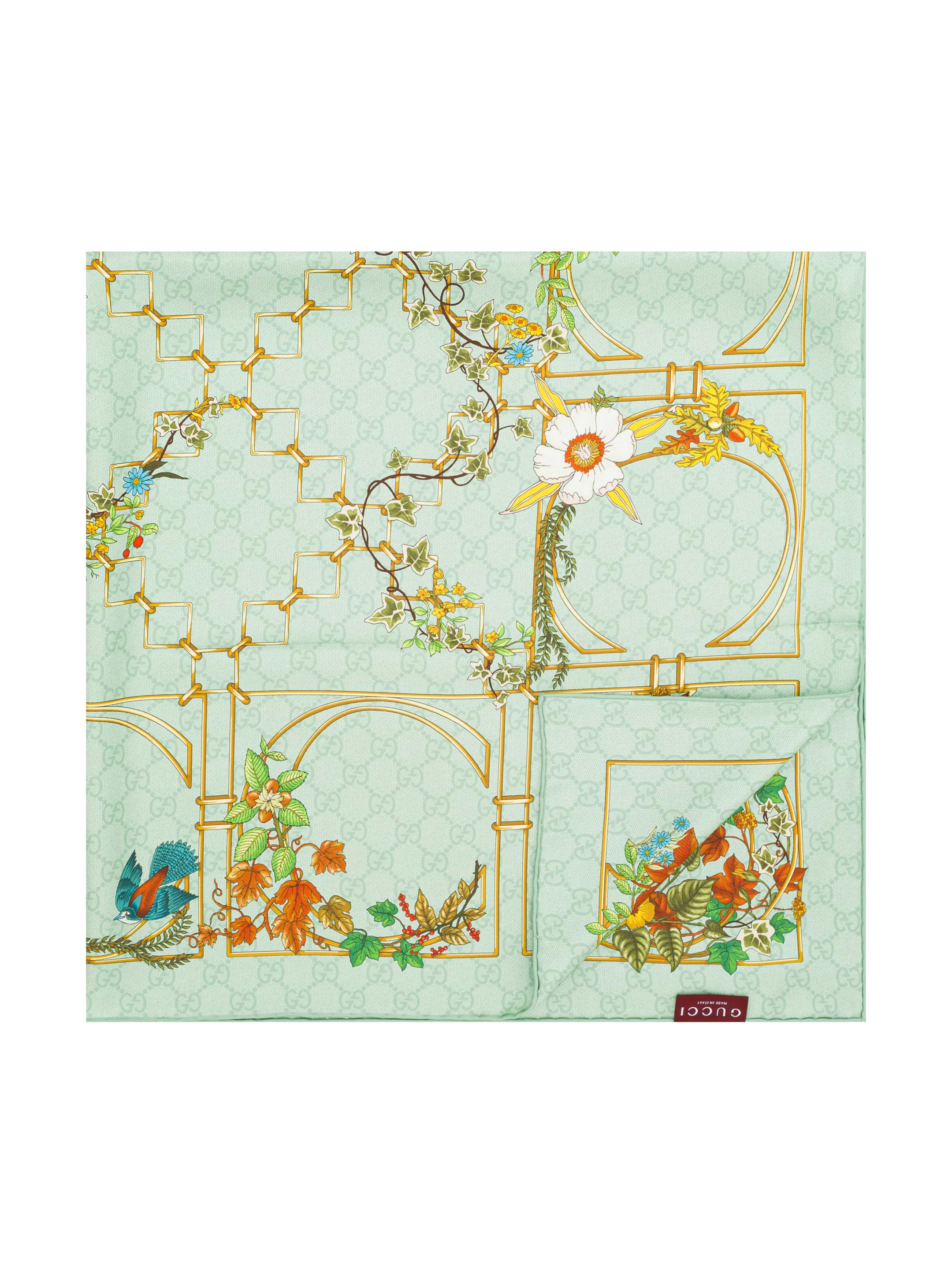 【GUCCI】 PRINTED SILK FOULARD Printed silk carré in beige and ebony | GUCCI® CA