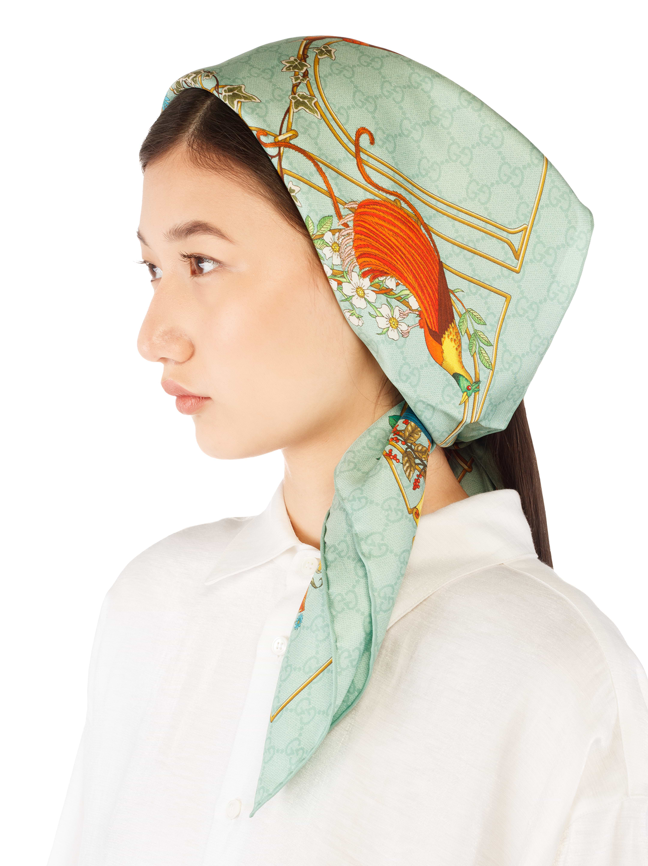【GUCCI】 PRINTED SILK FOULARD Printed silk carré in beige and ebony | GUCCI® CA