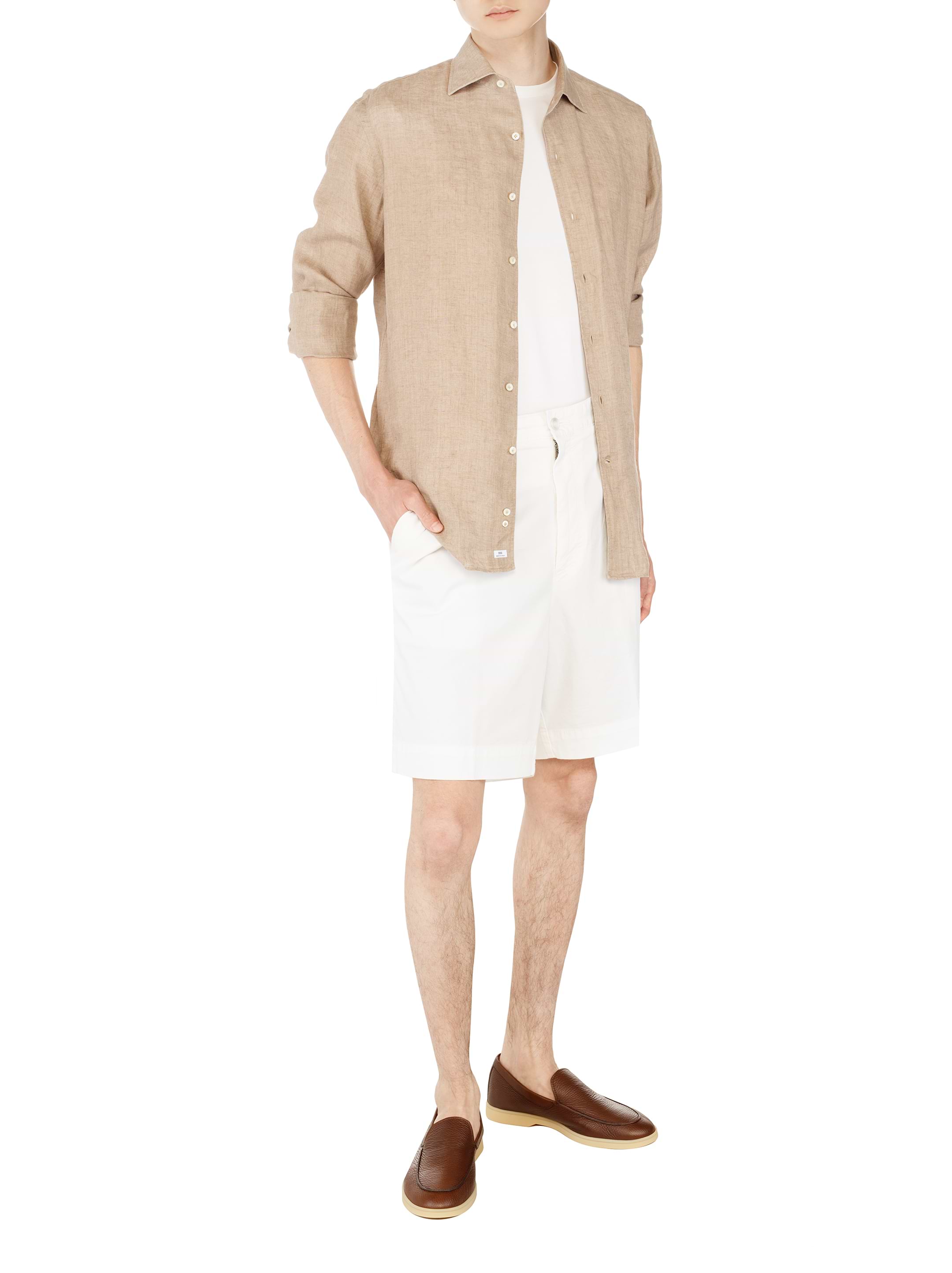 Әдемі есектері бар арулар шешіндіріп