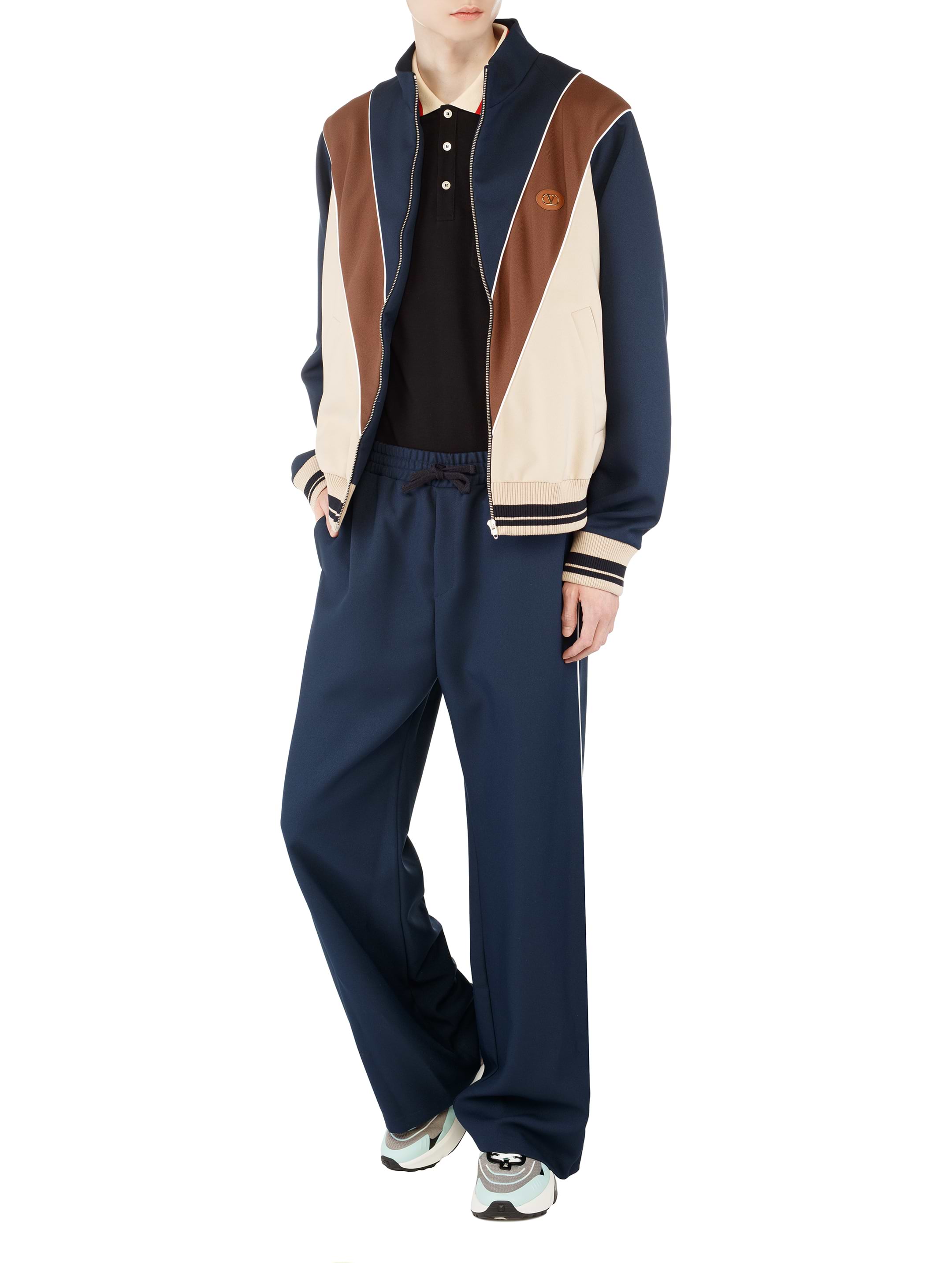 新品 VALENTINO ネイビー テーラードジャケット Vロゴ 36 新品 VALENTINO ネイビー テーラードジャケット Vロゴ 36
