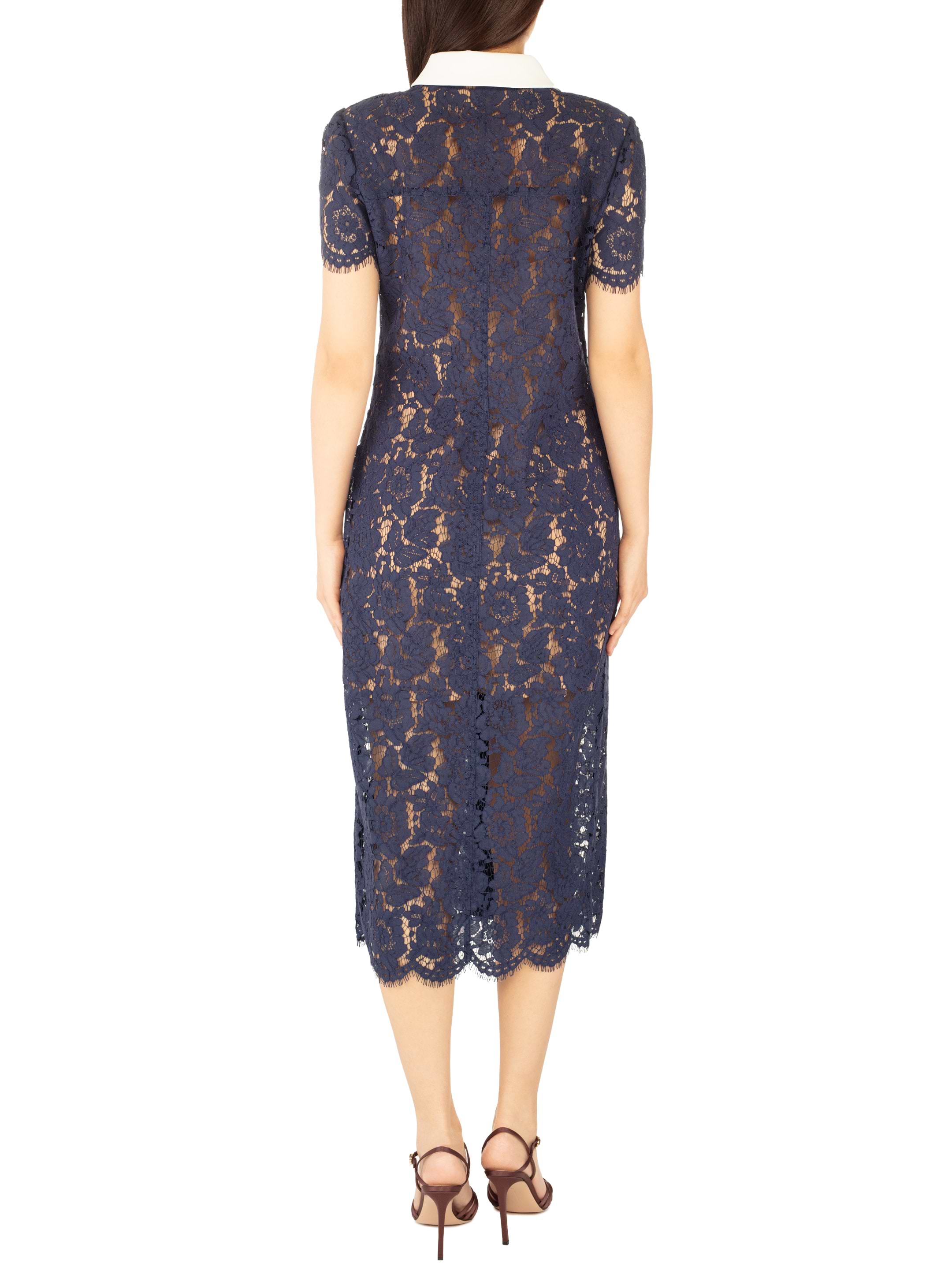 Виртуалды секс үшін серіктестер онлайн Стилетто өкшесі киген күйген әйелдің суреті