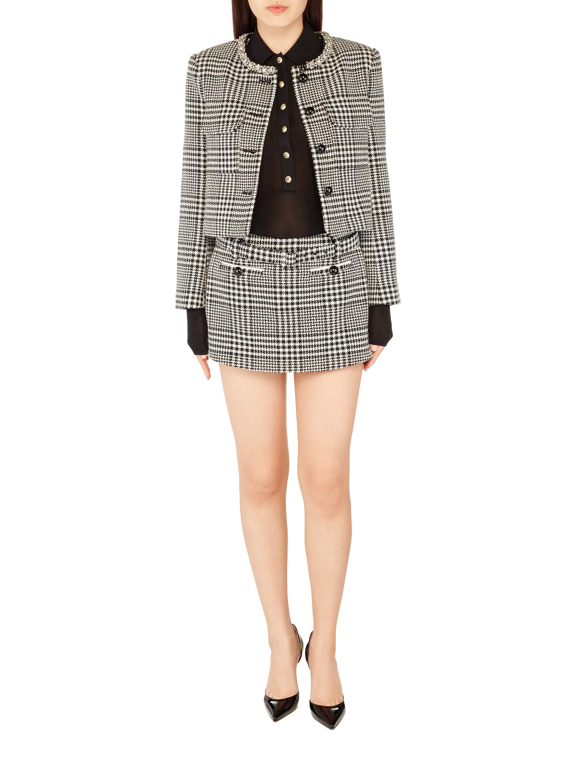 Жуынатын бөлмеде жетілген әйелдердің қатысуымен онлайн порно видео