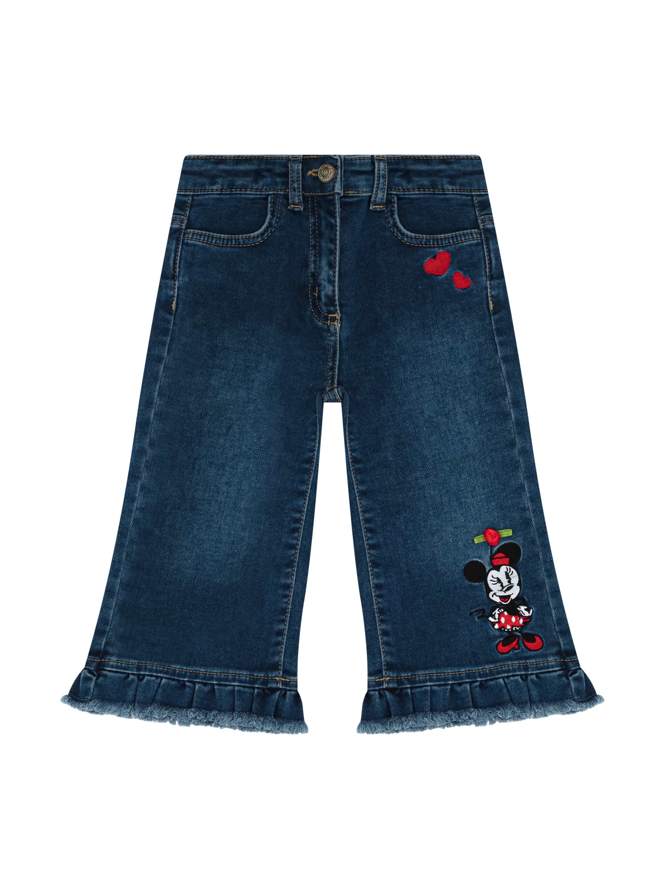 Хатшы кең жамбас трахается секс