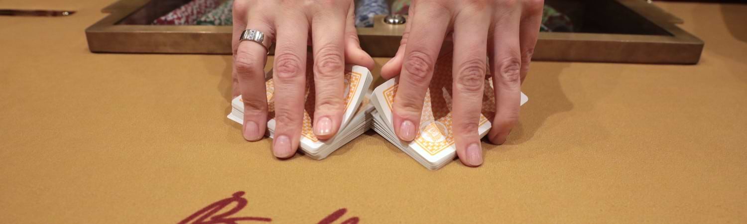 crupier con Mejores Juegos de Cartas con Baraja Española