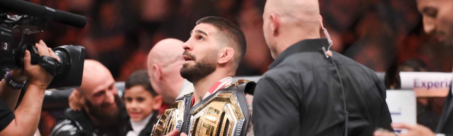 Ilia Topuria gana ante Charles Oliveira