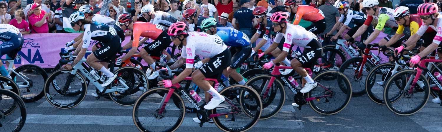 ciclistas en la Vuelta a España 2025