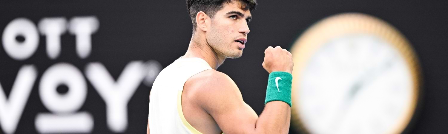 el tenista carlos alcaraz celebrando