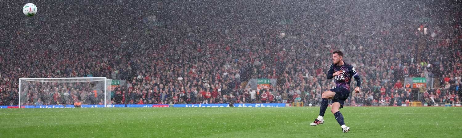 Andrew Robertson en el Tottenham vs Aston Villa 2026