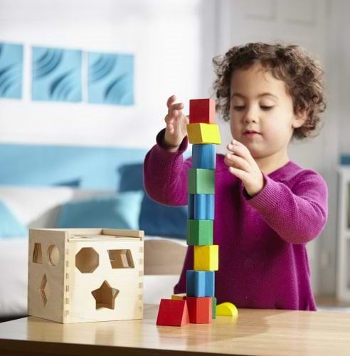 קובייה מעץ איכותי למיון צורות מבית מליסה ודאג Melissa and Doug