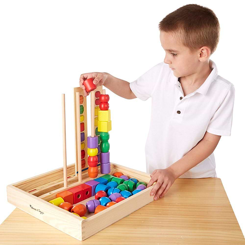 משחק השחלת חרוזים מבית מליסה ודאג Melissa and Doug