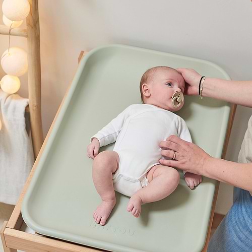 משטח החתלה Matty מספוג רך עם התאמת טמפרטורה - ירוק 