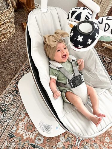 ממרו mamaroo מפוארת צבע אפור - דגם 5.0 אפשרות חיבור לבלוטוס, עם 5 תנועות נדנוד יחודיות.- אפור4MOMS