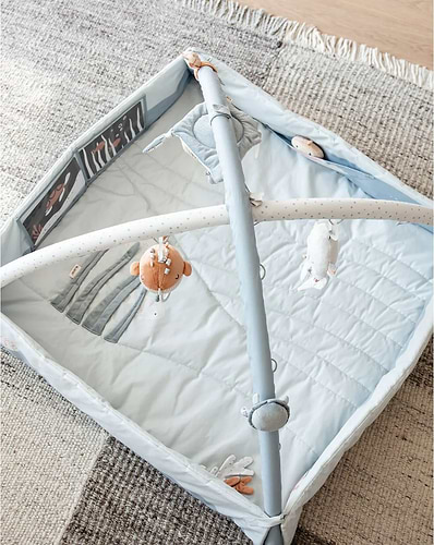 אוניברסיטה לתינוק בצבע כחול