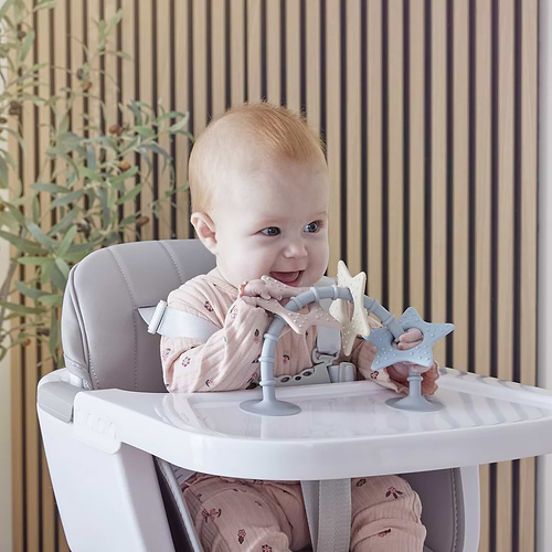 Stick 'n' Play – צעצוע כוכב חושי ונשכן מבית shnuggle