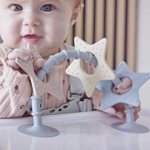 Stick 'n' Play – צעצוע כוכב חושי ונשכן מבית shnuggle