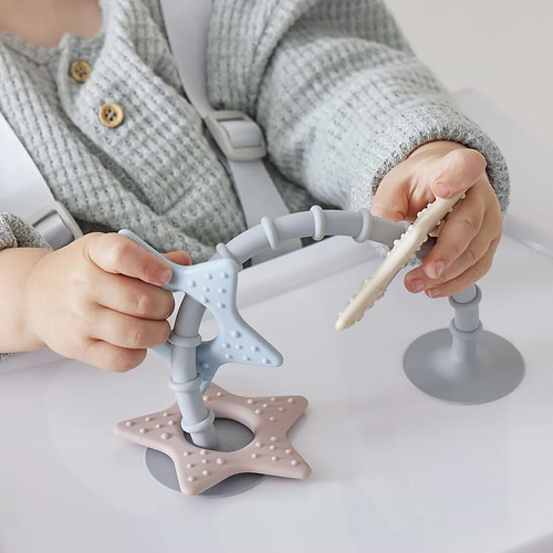 Stick 'n' Play – צעצוע כוכב חושי ונשכן מבית shnuggle