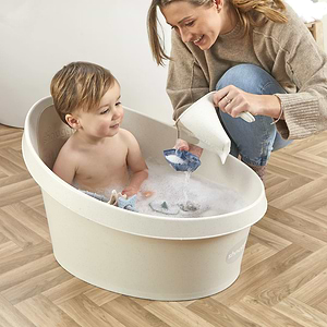 אמבטיית פעוטות מחומרים ממוחזרים מבית Shnuggle שאנגל