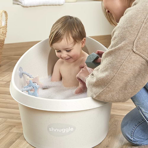 אמבטיית פעוטות מחומרים ממוחזרים מבית Shnuggle