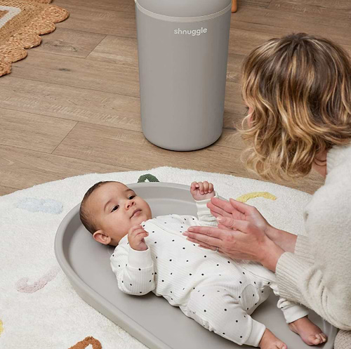 פח חיתולים מעוצב Shnuggle Eco-Touch – מנטרל ריחות וחסכוני | צבע טופי בז'