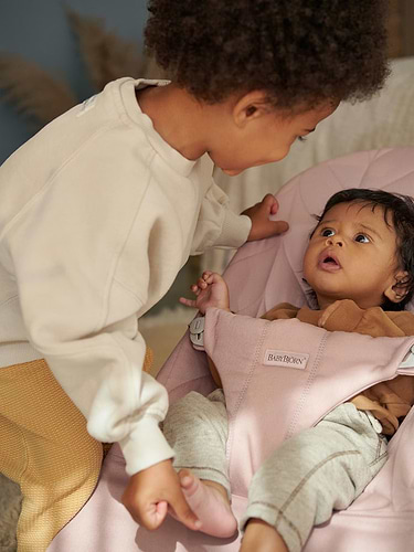 ‏טרמפולינה לתינוק Baby Bouncer כותנה עלי כותרת - ורוד Dusty pink  - חסר במלאי!! 