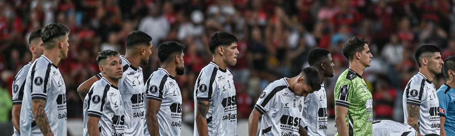 Jugadores delCentral Córdoba en formación para partido - Copa Sudamericana 2025