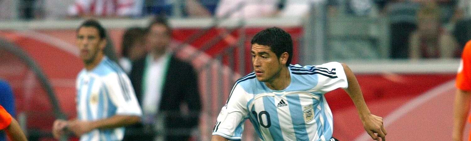 Juan Román Riquelme anotando dos goles con Selección Argentina en 2007
