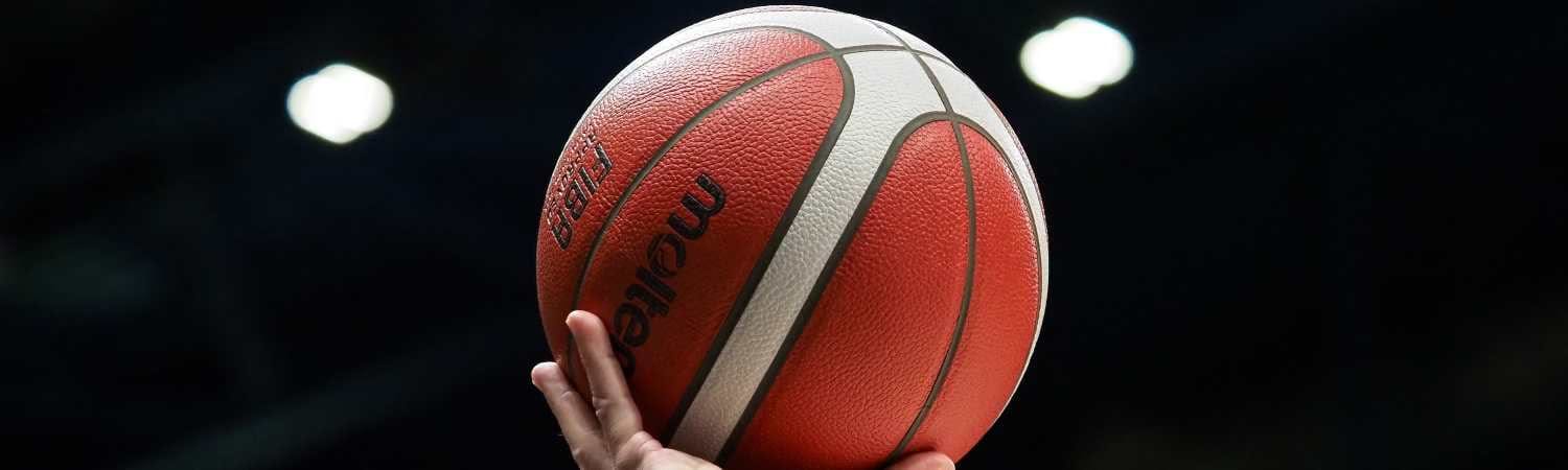 balón de basquetbol y como iniciar en las apuestas en línea