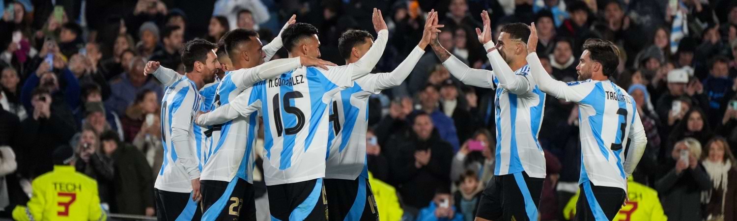 Equipo fútbol Argentina celebrando Gol