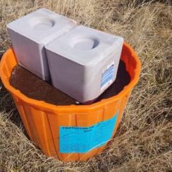 2-salt-blocks-on-tub-1024x832 2-salt-blocks-on-tub-1024x832