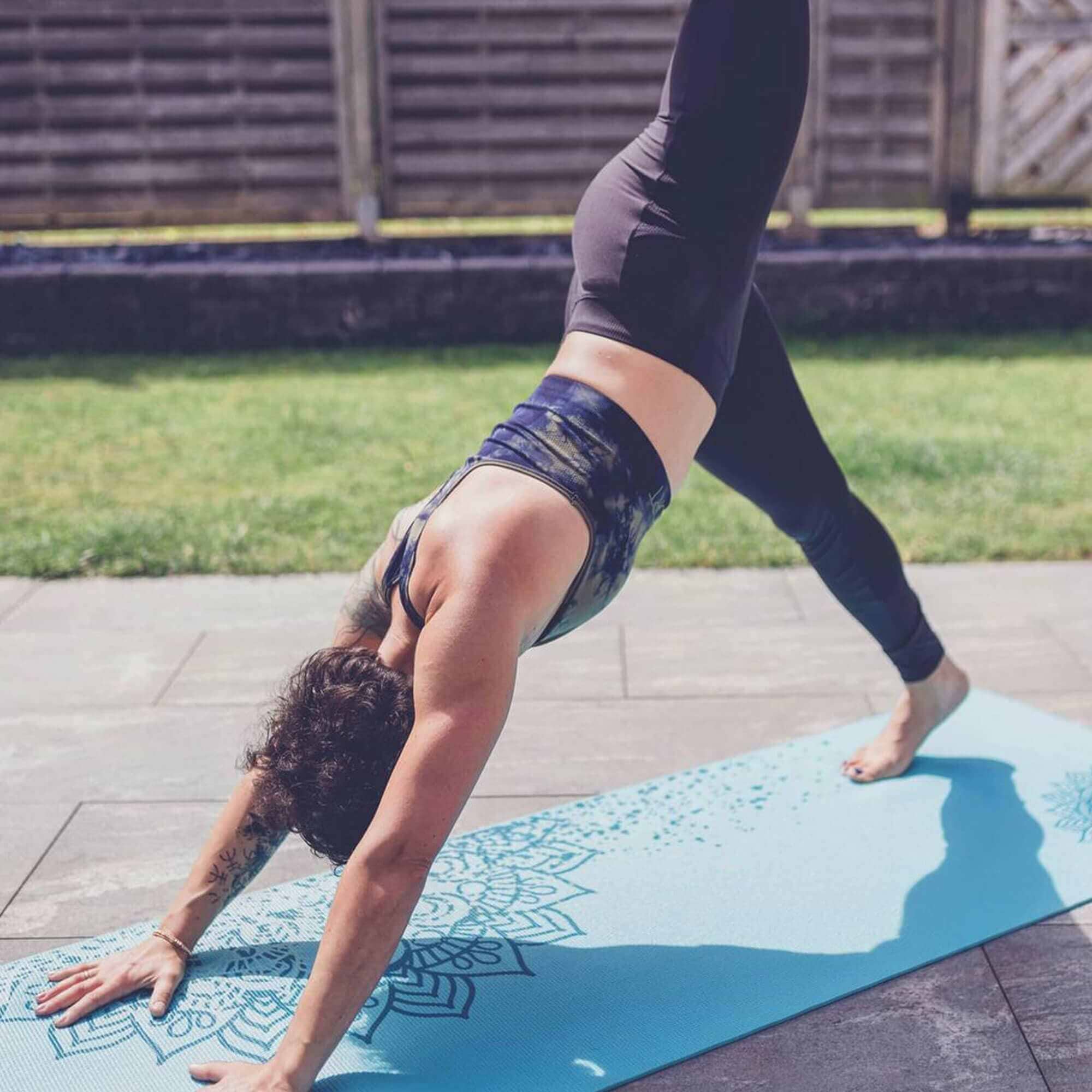 tapete-yoga-leela-mandaladesign-yogateria-azul-14