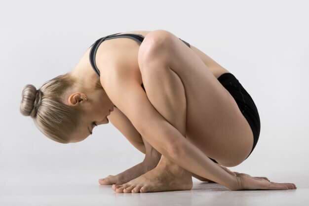 malasana-postura-guirlanda-yogateria6