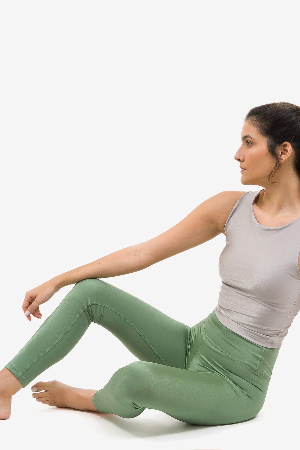 legging-shine-78-yogateria-verde-05