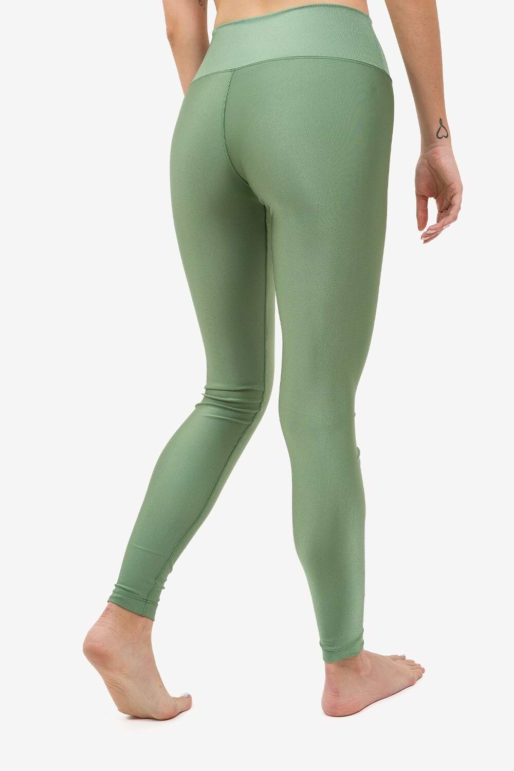 legging-essence-shine-yogateria-verde-05